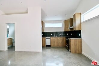 21317 Lopez St in Los Angeles, CA - Building Photo - Building Photo