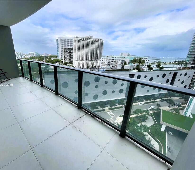 501 NE 31st St, Unit 1005 in Miami, FL - Building Photo