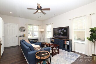 7024 Jane Parks Way in Charlotte, NC - Building Photo - Building Photo