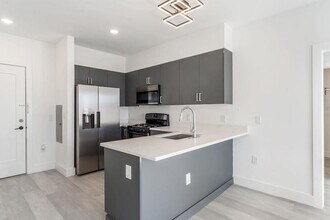 43-45 W 32nd ST Unit 305 in Bayonne, NJ - Building Photo - Building Photo