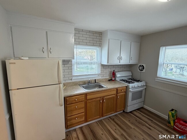 21 Monte Vista Ave in Newington, CT - Building Photo - Building Photo