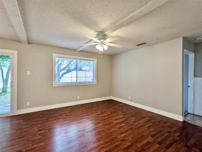 2121 Travis Dr in Carrollton, TX - Building Photo - Building Photo