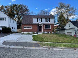 504 Torrance Ave in Vestal, NY - Building Photo