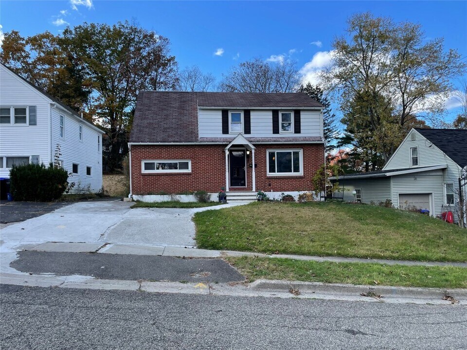 504 Torrance Ave in Vestal, NY - Building Photo