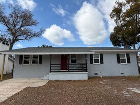 1010 Minnesota Ave in Lynn Haven, FL - Building Photo