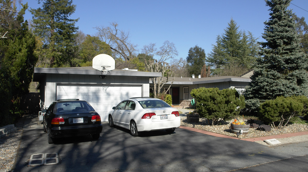 3788 Mosswood Dr in Lafayette, CA - Foto de edificio