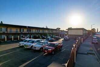 Woodman Partnership Apartments in Van Nuys, CA - Building Photo - Building Photo