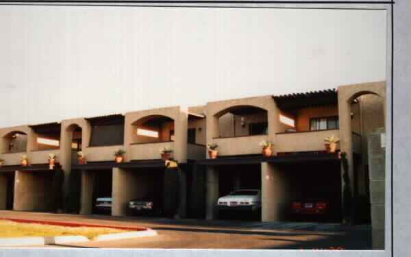4221 E Almeria Rd in Phoenix, AZ - Foto de edificio - Building Photo