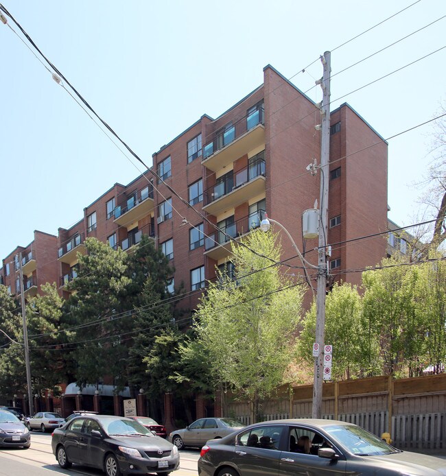 Iron Gate Manor in Toronto, ON - Building Photo - Building Photo