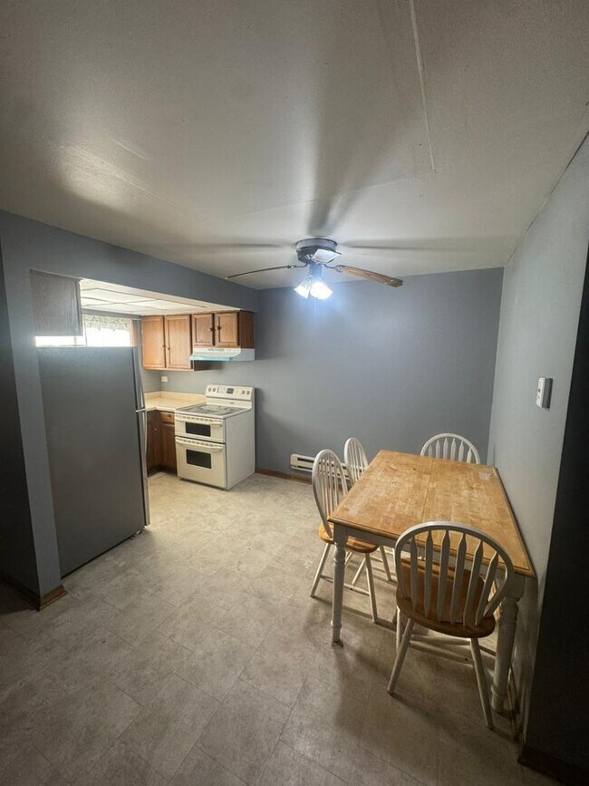 1671 Maple Ln-Unit -3 in Elgin, IL - Building Photo - Building Photo