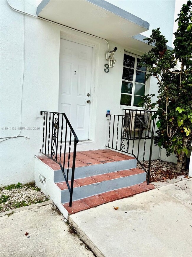 711 SW 11th St in Miami, FL - Building Photo - Building Photo