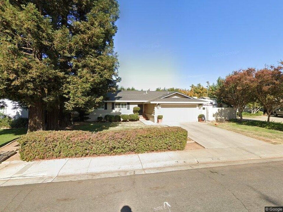 18907 Monte Vista Dr in Linden, CA - Building Photo