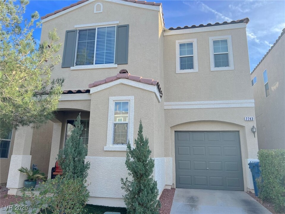 7743 Crystal Village Ln in Las Vegas, NV - Building Photo