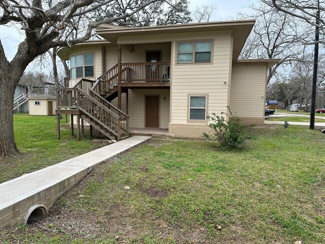 property at 631 Live Oak Dr