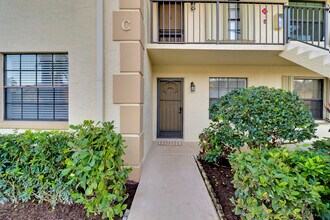 1001 Pinecrest Cir in Jupiter, FL - Building Photo - Building Photo