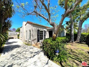 9019 Rosewood Ave in West Hollywood, CA - Building Photo - Building Photo