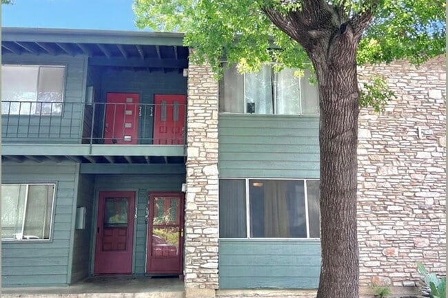 1304 Mariposa Dr