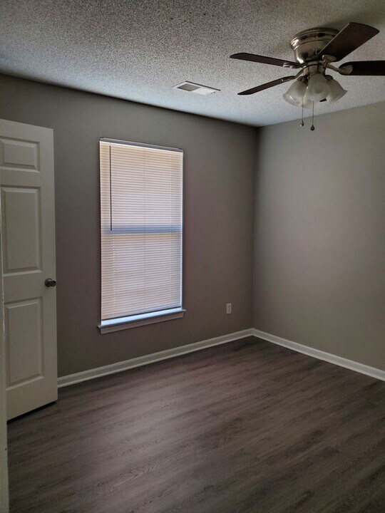 404a SE Oak Ridge Dr in Oak Grove, MO - Building Photo