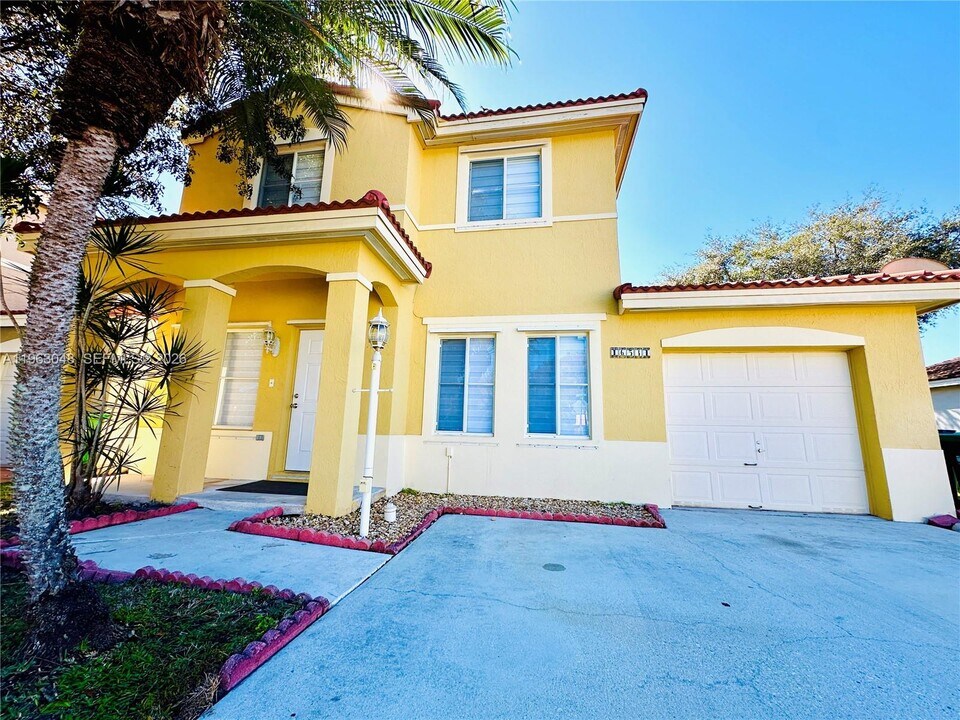16534 SW 97th Terrace in Miami, FL - Building Photo