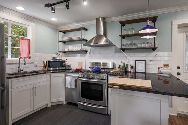 1400 Ashwood Rd in Austin, TX - Building Photo - Building Photo