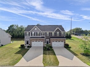 3387 Jackson Park Dr in Massillon, OH - Building Photo - Building Photo