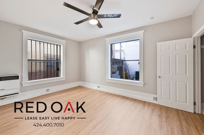 692 Valencia St, Unit 200 in Los Angeles, CA - Building Photo - Building Photo