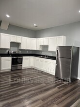 2215 W Market St in Louisville, KY - Building Photo - Building Photo