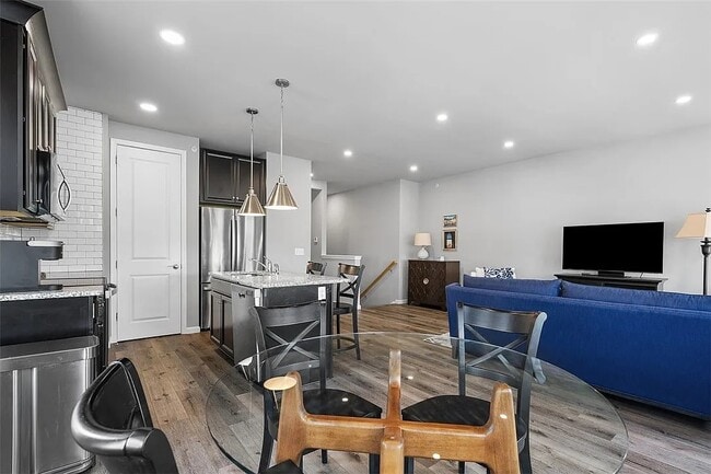 303 Tillary Ln, Unit 201 in Cranberry Township, PA - Building Photo - Building Photo