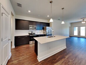 2105 Saffron Walden Dr in Plant City, FL - Building Photo - Building Photo