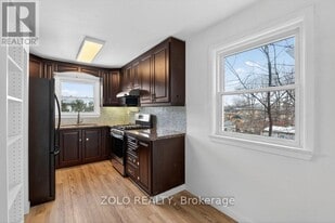 20 Bridesburg Dr in Toronto, ON - Building Photo