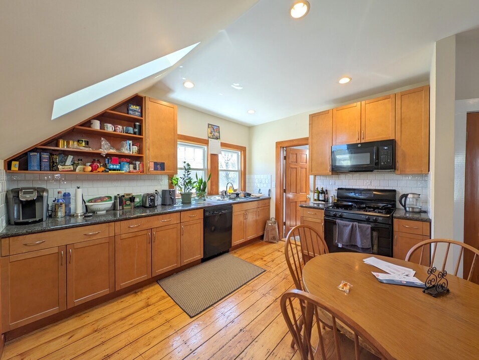 36 Orchard St, Unit 3 in Medford, MA - Foto de edificio