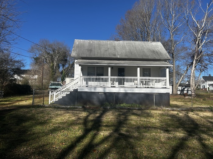 10 Lopez St in Pelzer, SC - Building Photo