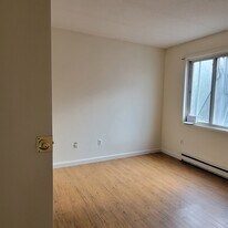 384 College St in Burlington, VT - Building Photo