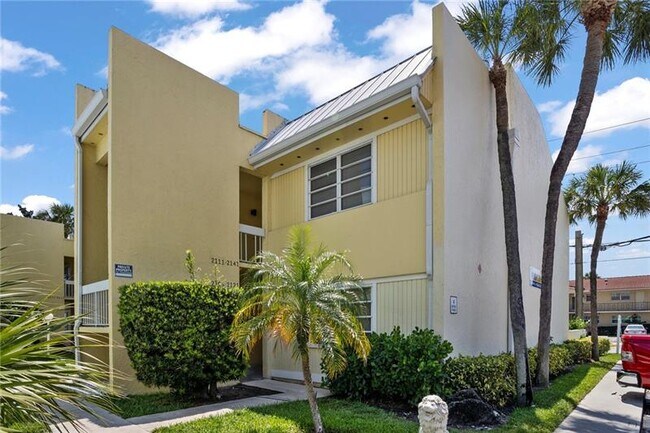 2141 NE 36th St in Lighthouse Point, FL - Building Photo - Building Photo