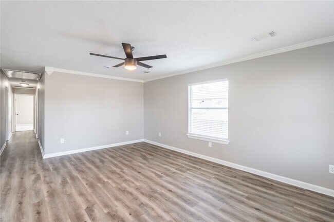 725 10th St in San Leon, TX - Building Photo - Building Photo