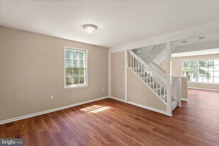 13143 Putnam Cir in Woodbridge, VA - Building Photo