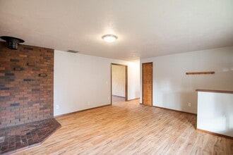 1154 Dawn Dr in Stayton, OR - Building Photo - Building Photo