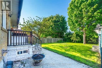 1203 Wecker Dr in Oshawa, ON - Building Photo - Building Photo