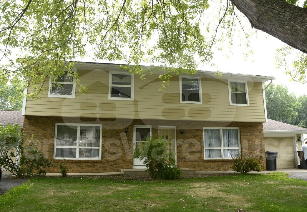 15331 Trillium Cir in Eden Prairie, MN - Foto de edificio