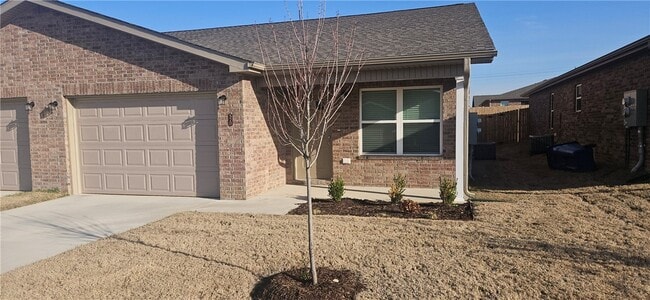 520 NW 68th Ave in Bentonville, AR - Building Photo - Building Photo