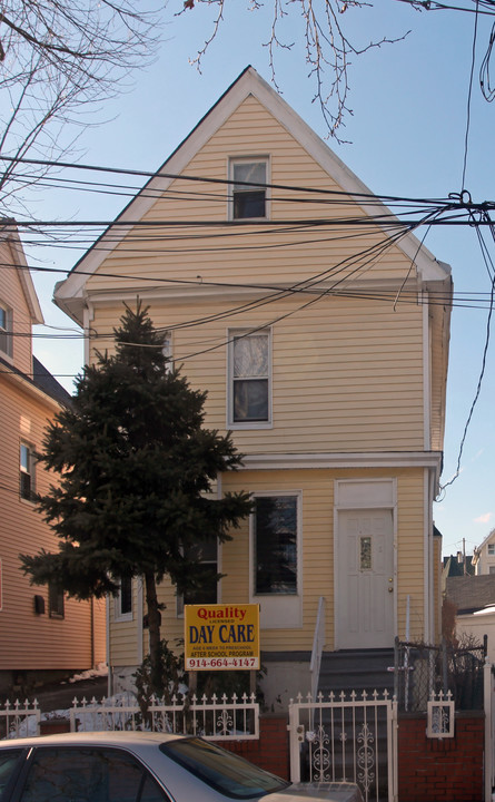 30 S 12th Ave in Mount Vernon, NY - Building Photo