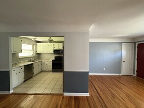 5493 Hyacinth Terrace in Cincinnati, OH - Building Photo - Building Photo