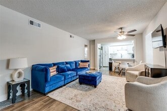 5214 Fleetwood Oaks Ave in Dallas, TX - Building Photo - Building Photo