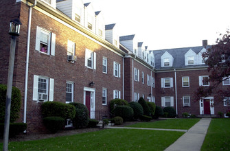 Century West Apartments in Englewood, NJ - Building Photo - Building Photo