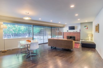 3765 Arbolada Rd in Los Angeles, CA - Building Photo - Interior Photo