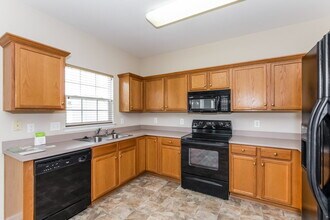 1146 Danbrook Dr in Concord, NC - Foto de edificio - Building Photo