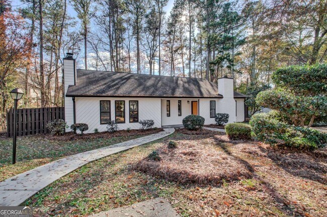 1010 Mathews Ct in Smyrna, GA - Building Photo - Building Photo