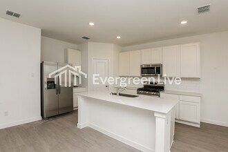 200 Pine St in Azle, TX - Building Photo - Building Photo