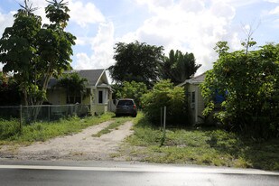 4312 Davis Rd in Lake Worth, FL - Building Photo