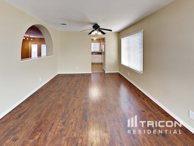 913 Wagon Train Dr in Henderson, NV - Building Photo - Building Photo